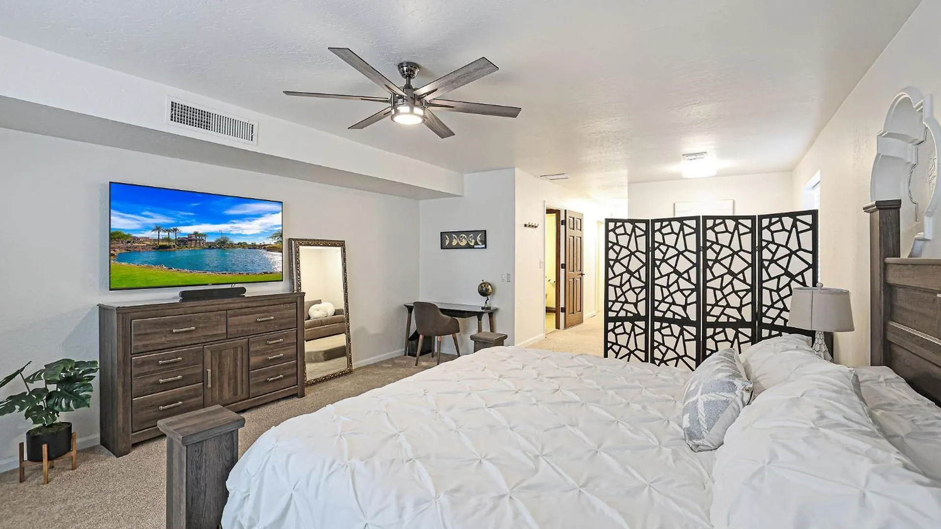 Luxury Scottsdale Retreat, Heated Pool, Spa, Pickleball, Concierge Service Semesterbostad