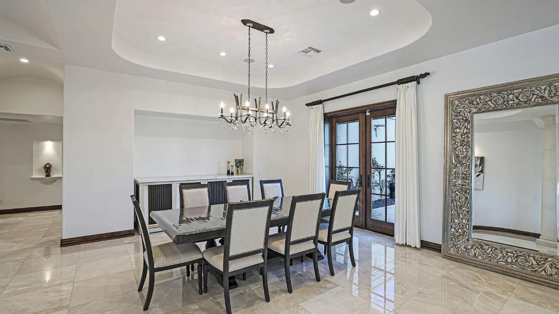 Luxury Scottsdale Retreat, Heated Pool, Spa, Pickleball, Concierge Service USA