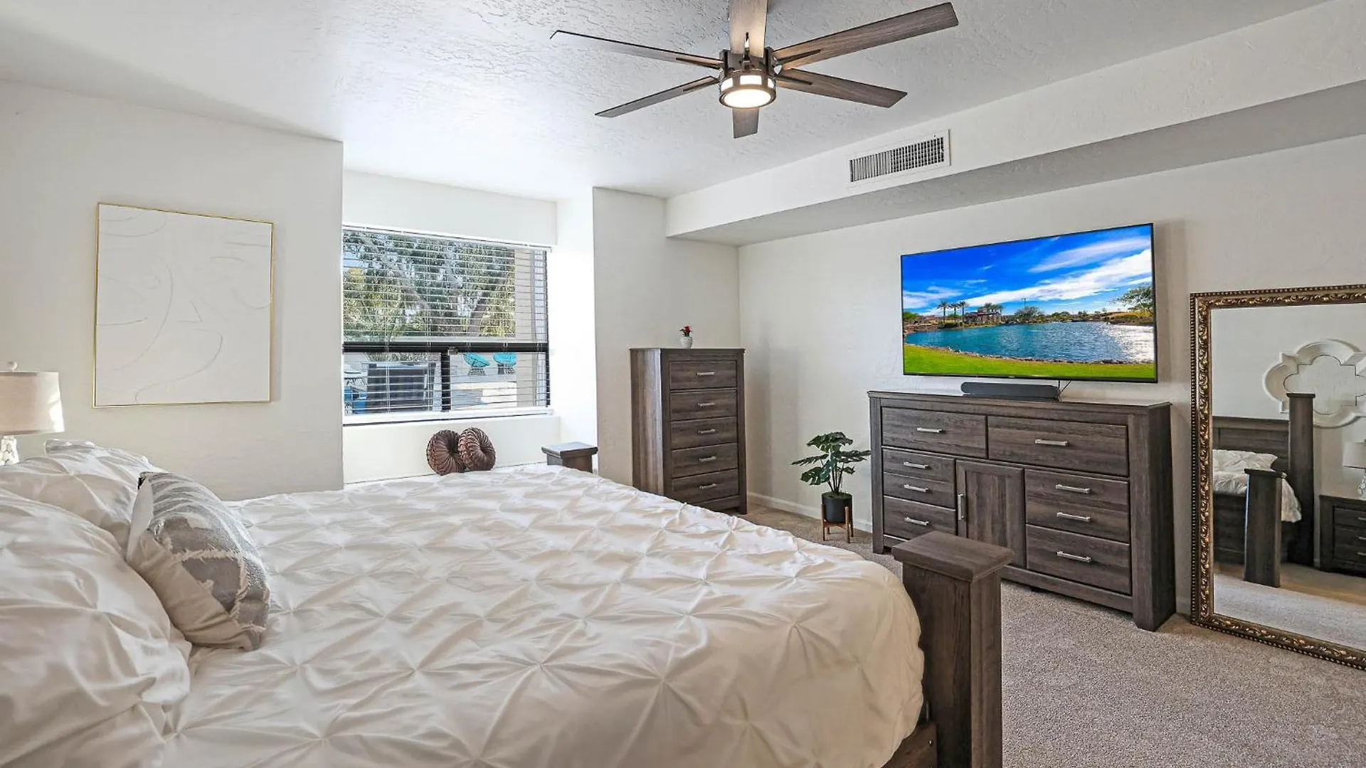 Semesterbostad Luxury Scottsdale Retreat, Heated Pool, Spa, Pickleball, Concierge Service