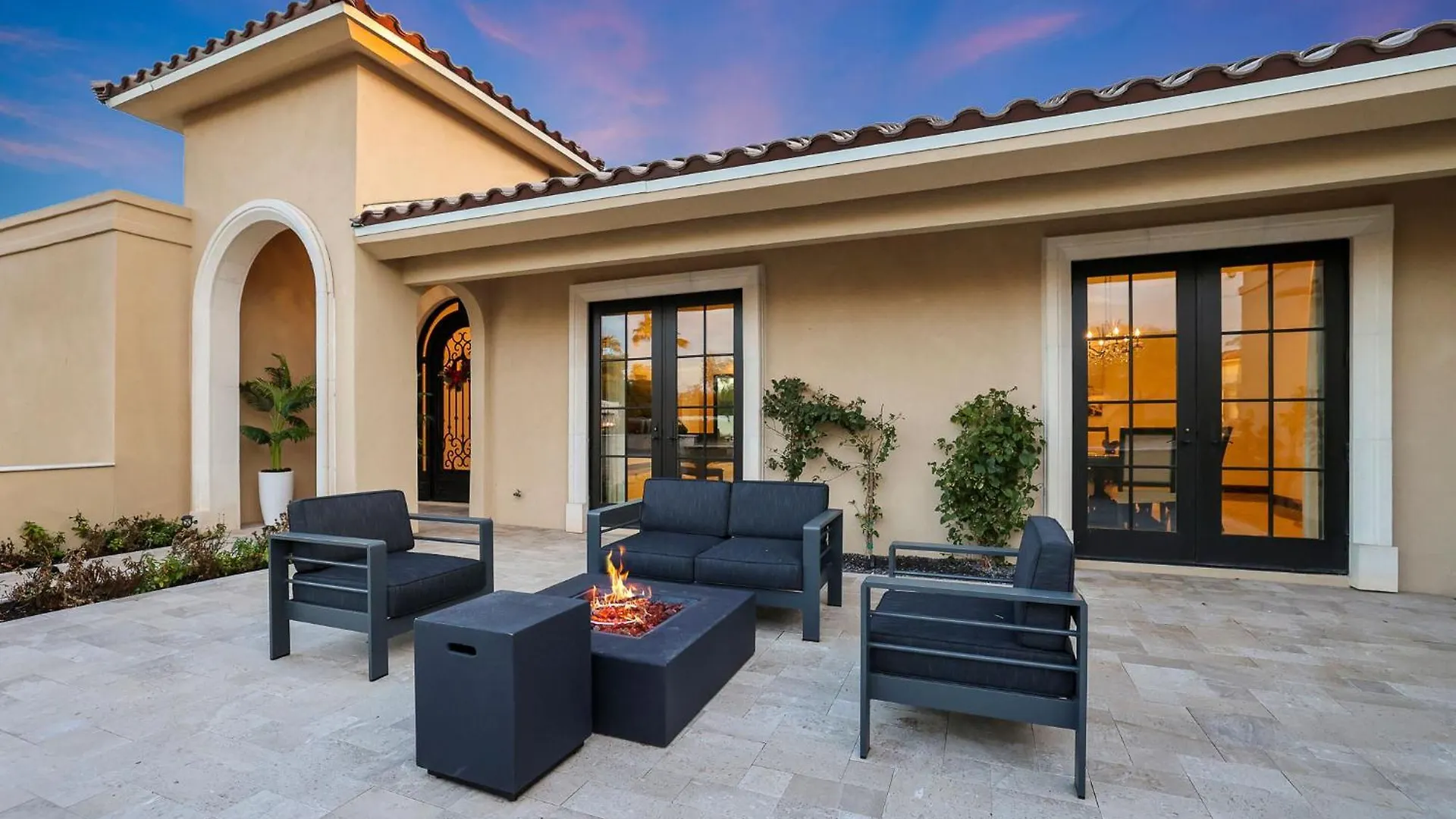 Semesterbostad Luxury Scottsdale Retreat, Heated Pool, Spa, Pickleball, Concierge Service